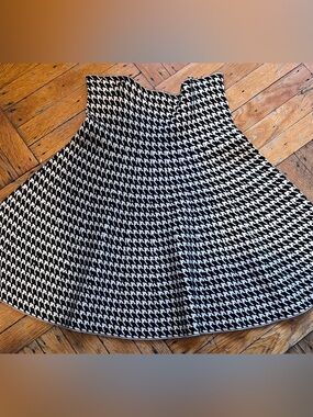 Max Studio Black and Cream Houndstooth Knit Skirt